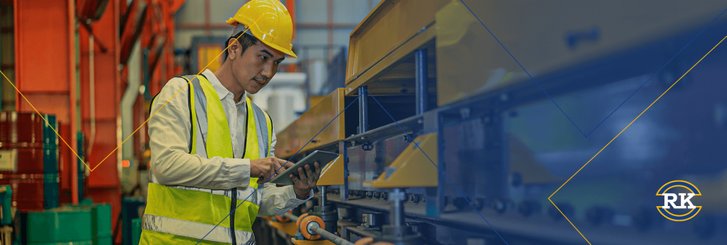 homem-realizando-analise-e-manutencao-preventiva-industrial